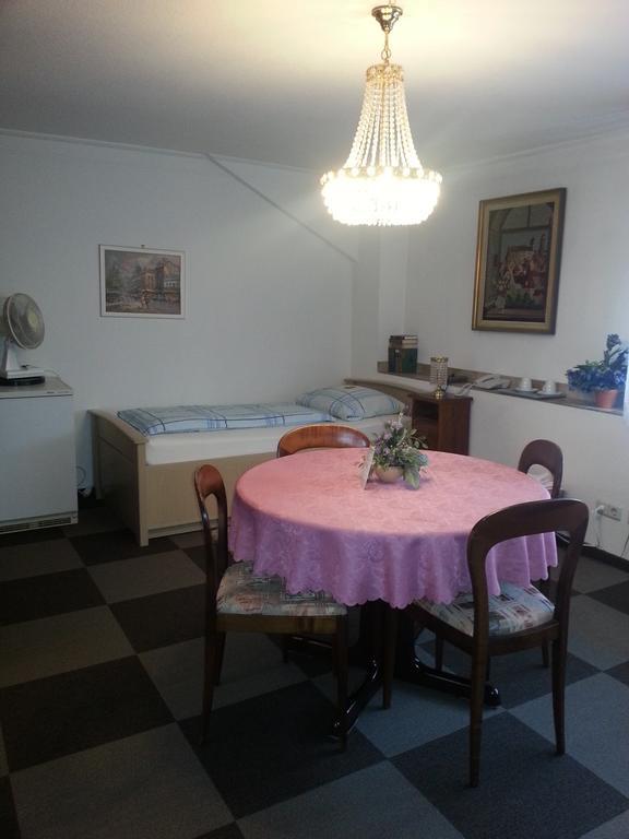 Am Hallenbad Garni